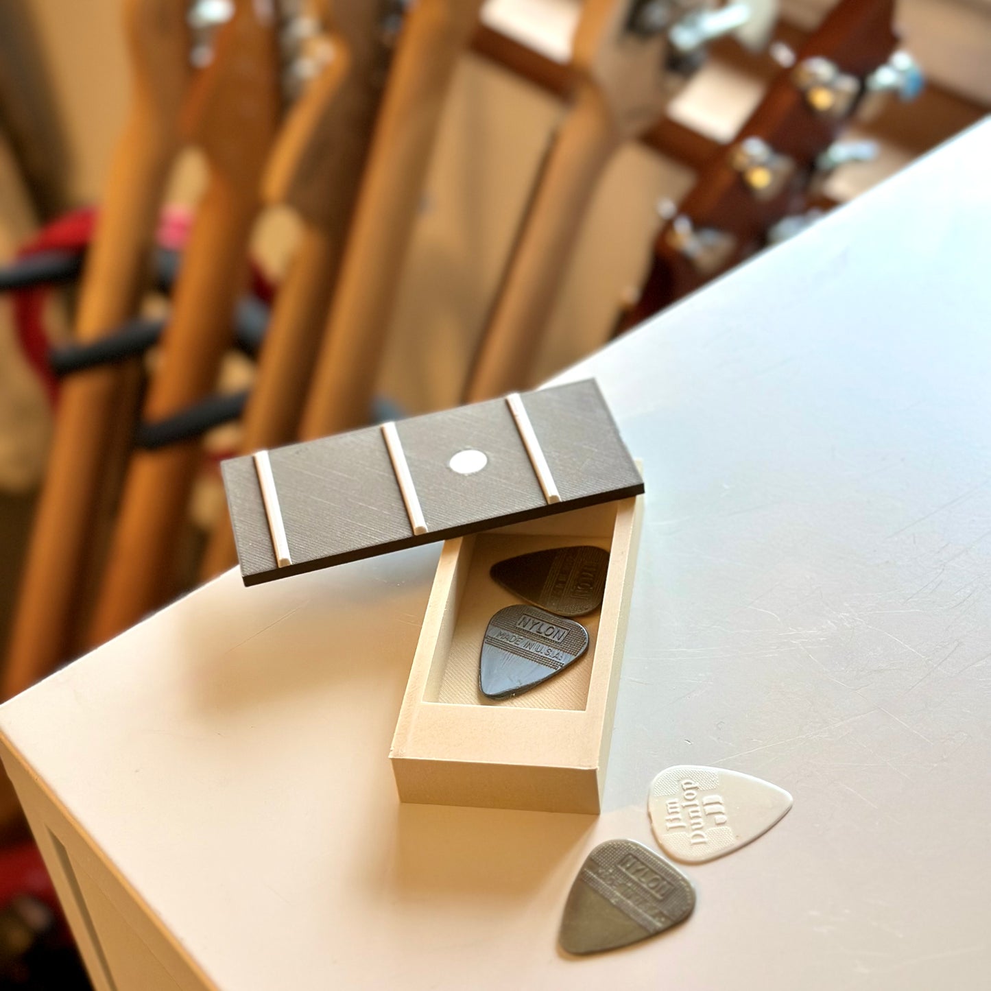 JIMI Pick Box – The Ultimate Keepsake for Guitarists
